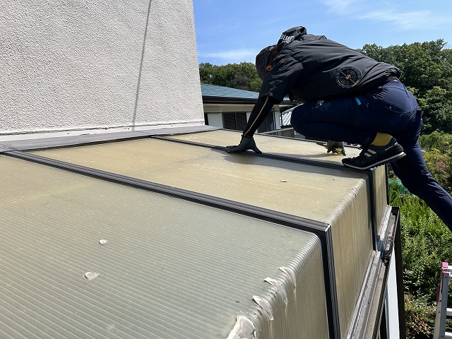 黄ばんだサンルーム屋根の撤去