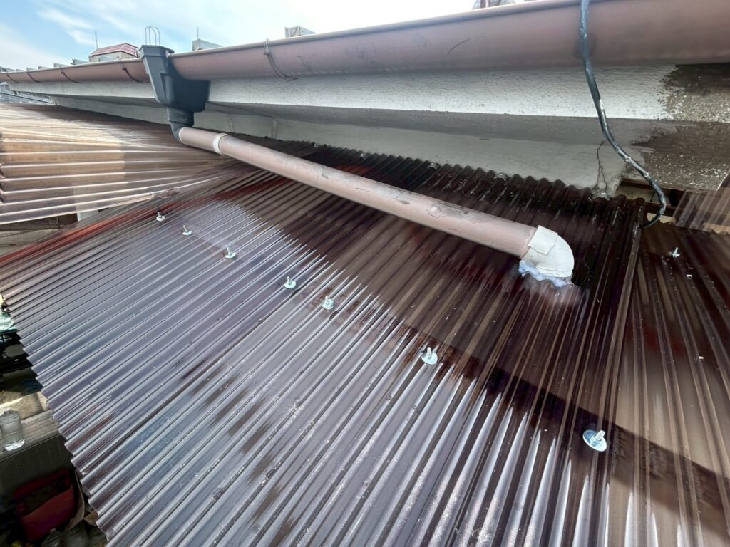 波板は定番のブラウンマット